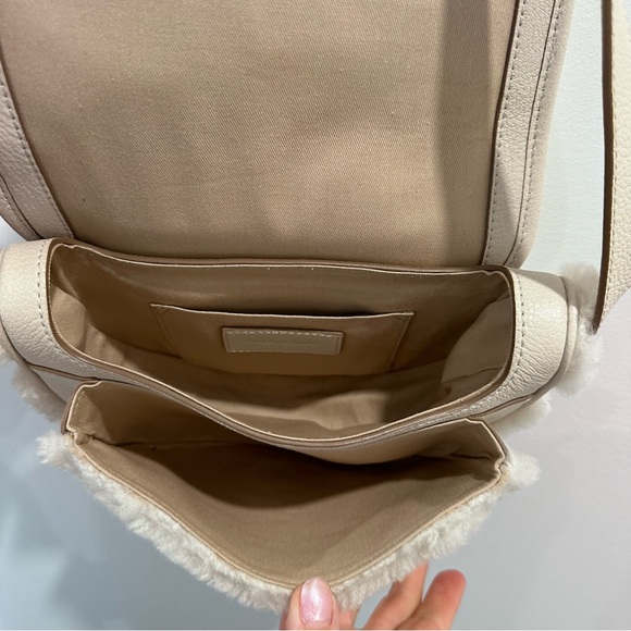 See By Chloe Logo Charm Shearling Crossbody Bag - Picture 4 of 5
